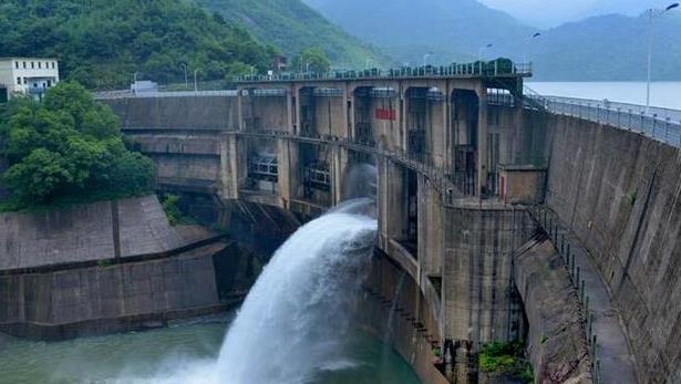 松木樁與塊石壓腳在歐陽(yáng)海灌區干渠外滑坡?lián)岆U加固中的應用()