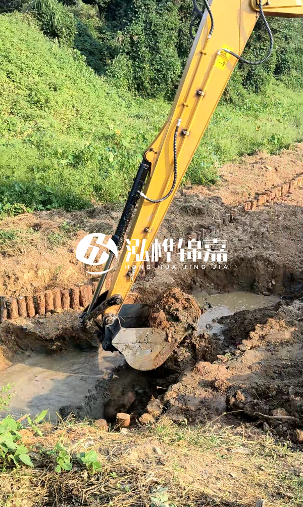 龍巖河道清淤專(zhuān)業(yè)施工-挖機清淤的效率怎么樣？