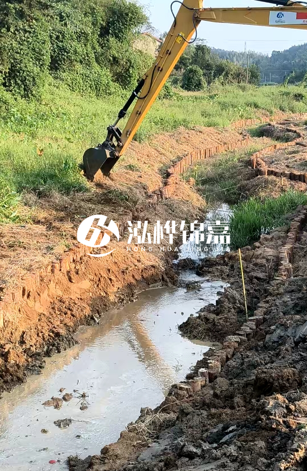 十堰河道清淤專(zhuān)業(yè)施工-打完松木樁后清理淤泥費用高不高？