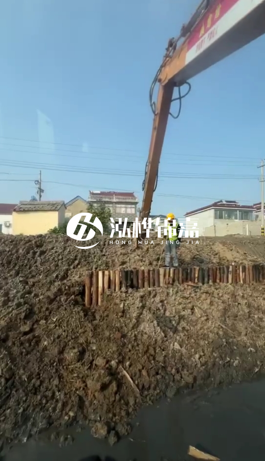 畢節市挖機打木樁專(zhuān)業(yè)施工-河道護坡木樁會(huì )不會(huì )腐爛？